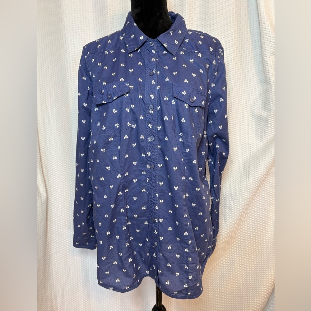 Torrid 100% cotton blue with white bow print long sleeve button down blouse 1X